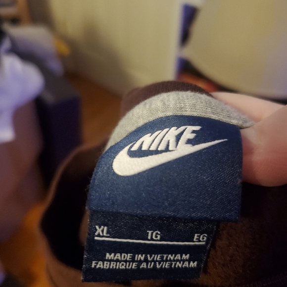 Nike Sweatshirt - Picture 10 of 11